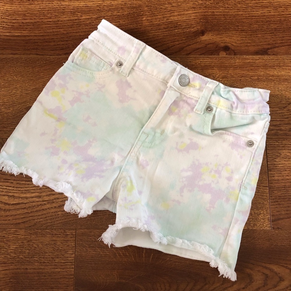 Cat & Jack pastel tie dye super stretch cut off jean shorts in size S (6/6x)
